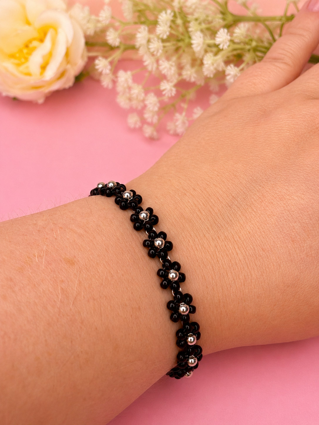 Blumenarmband Schwarz-Silber