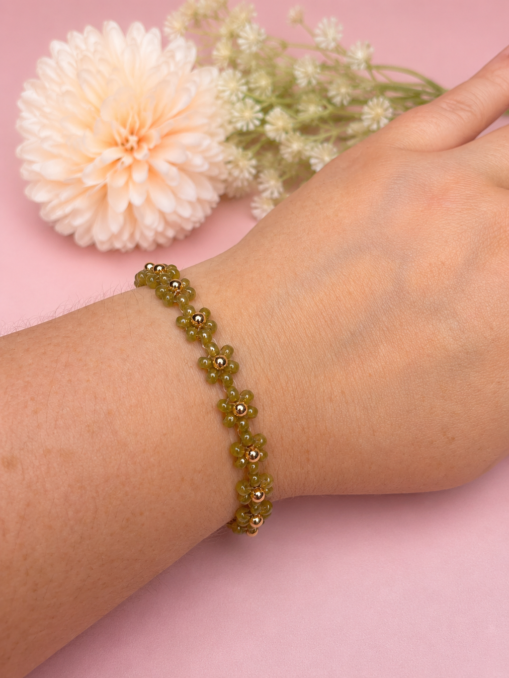 Blumenarmband in Grün-Gold